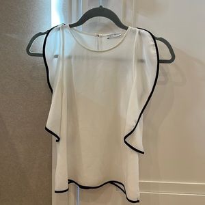 Zara flutter sleeve women’s top size small